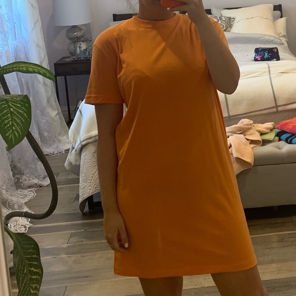 2 for 20 T-shirt dresses - Picture 5 of 7